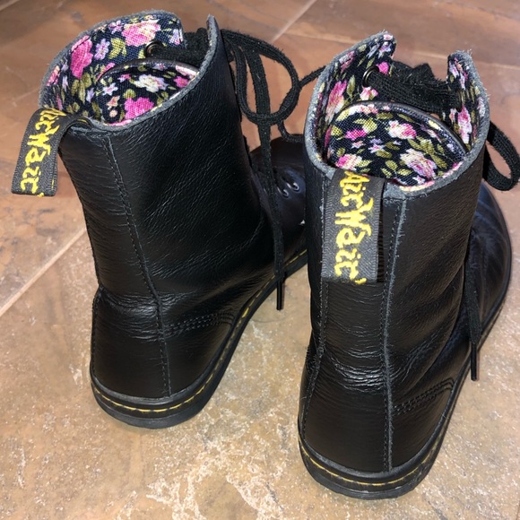 DR. MARTENS FLORAL BOOTS - Picture 5 of 12